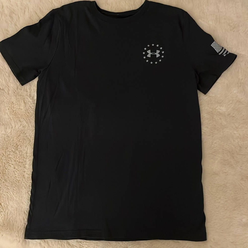 Boys Black under armour tee